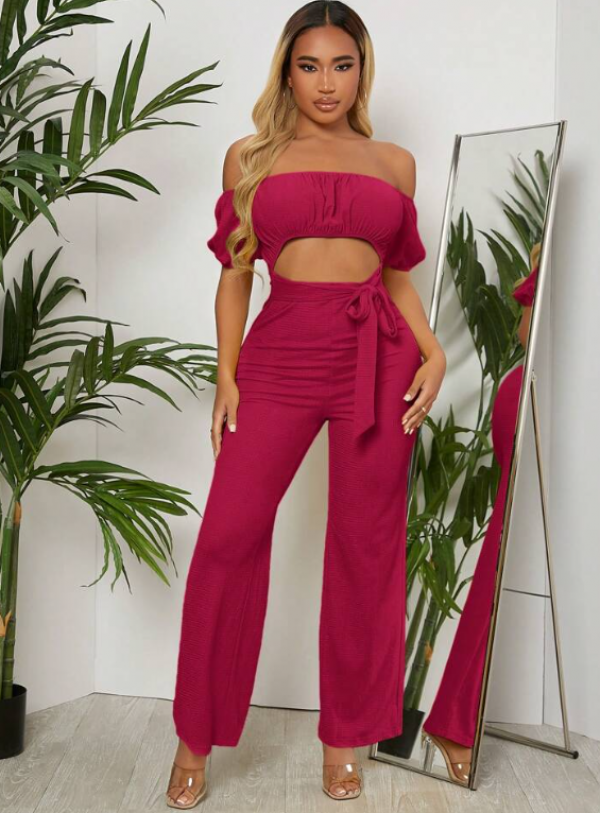 Jumpsuit off shoulder dengan potongan cropped